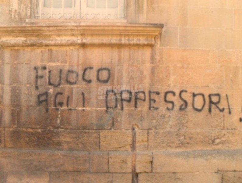 Scritte sui Muri Ignoranza opprimente