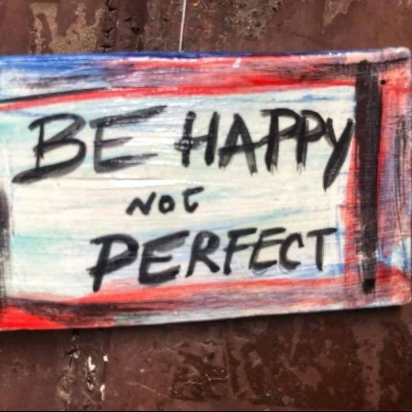 Scritte sui Muri Be Happy not perfect